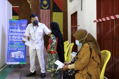 PUSAT PEMBERIAN VAKSIN COVID-19 - RISDA