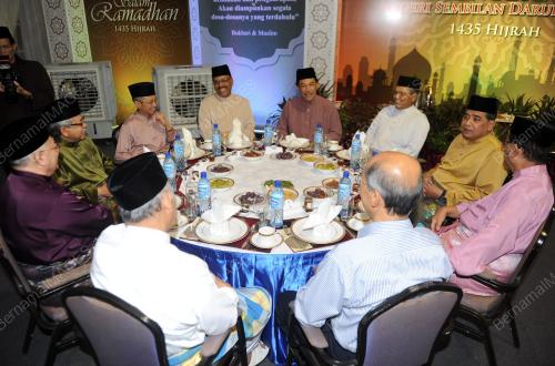 NS09_08072014_MOHAMAD_BERBUKA