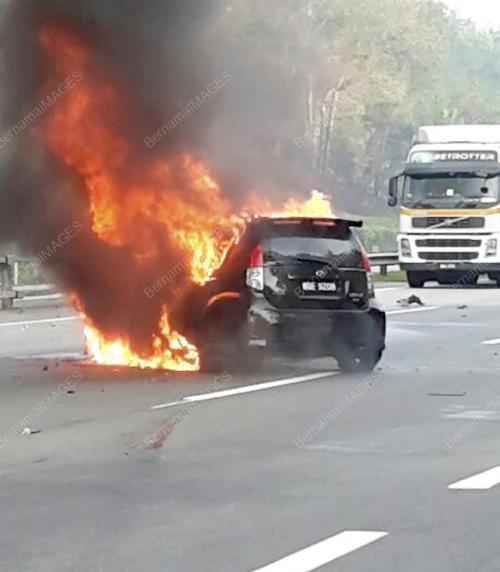NS09_09052014_KERETA_TERBAKAR