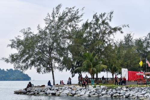 HUJUNG MINGGU DI PD WATERFRONT