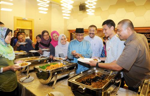NS09_09072015_HASAN_BERBUKA