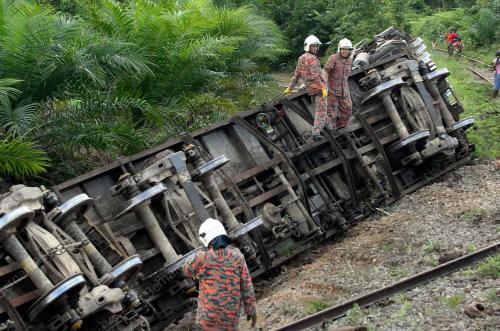 KERETAPI TERGELINCIR