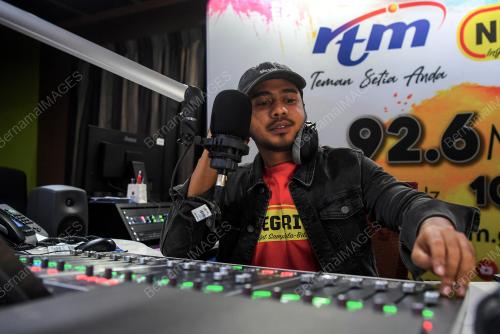 HARI RADIO SEDUNIA