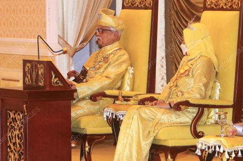 TUANKU MUHRIZ TUANKU MUNAWIR