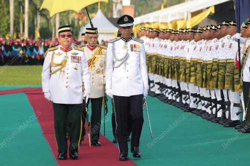 TUANKU MUHRIZ TUANKU MUNAWIR 