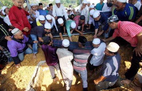 NS09_15032017_JENAZAH_KEBUMI