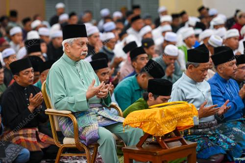 TUANKU MUHRIZ TUANKU MUNAWIR