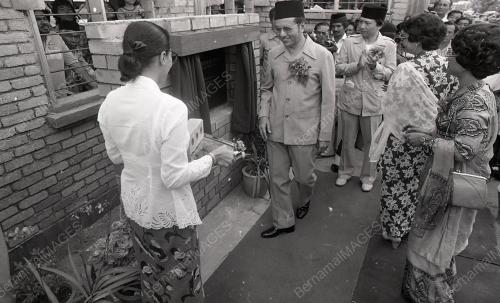 DR. MAHATHIR MOHAMAD