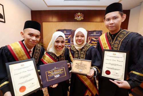 GRADUAN KOLEJ KOMUNITI