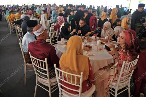 TUNKU ALI REDHAUDDIN TUANKU MUHRIZ