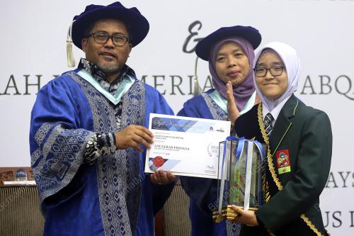 ANUGERAH KECEMERLANGAN ABQARI (AKRAB)