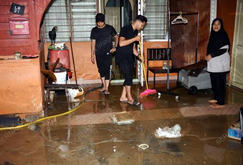 BANJIR KILAT