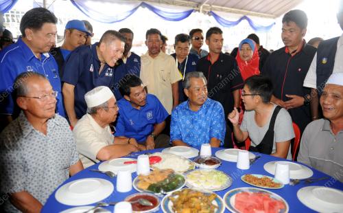 NS09_26042013_MUHYIDDIN_LAWAT