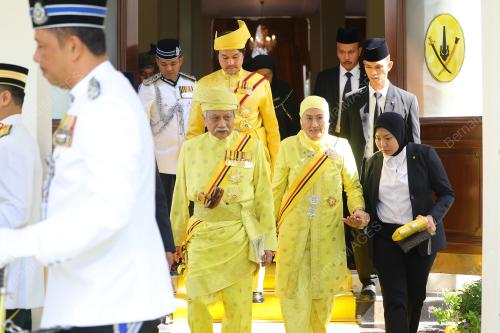 TUANKU MUHRIZ TUANKU MUNAWIR