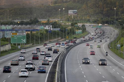TINJAUAN ALIRAN TRAFIK LEBUHRAYA PLUS