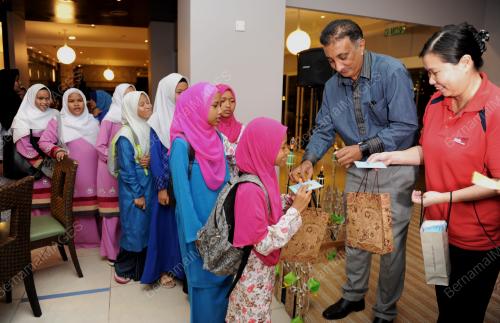 NS09_29052017_THISTLE_SUMBANGAN