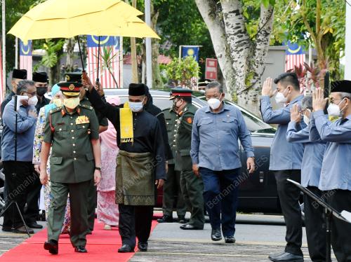 TUANKU MUHRIZ TUANKU MUNAWIR