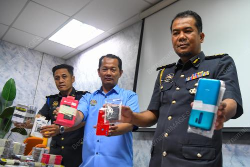 SIDANG MEDIA OPS BARANG TIRUAN