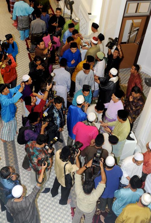 NS10_02082012_PM_MASJID