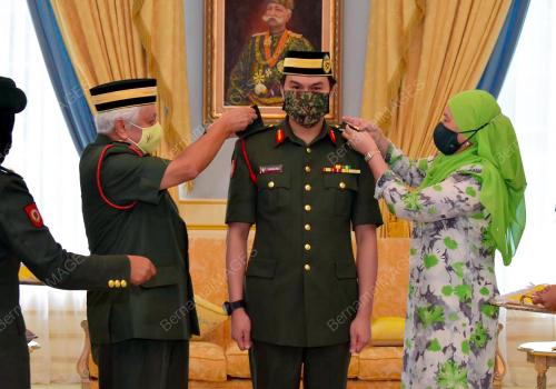 TUANKU MUHRIZ IBNI ALMARHUM TUANKU MUNAWIR