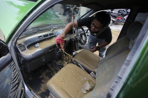 PREMIS PERNIAGAAN DI RANTAU TERJEJAS AKIBAT BANJIR