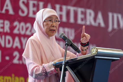 DATUK SERI DR WAN AZIZAH WAN ISMAIL