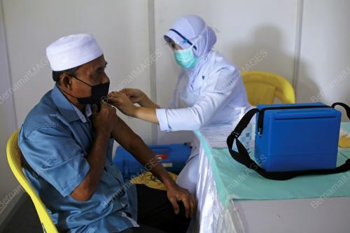 PUSAT PEMBERIAN VAKSIN COVID-19 - RISDA