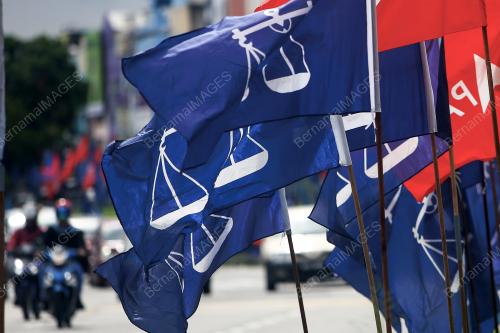 BENDERA PRU15