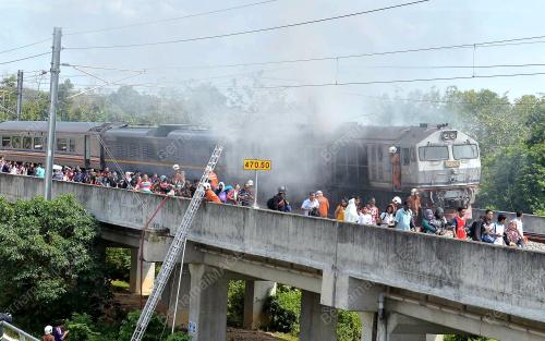 NS10_09022016_KERETAPI_TERBAKAR