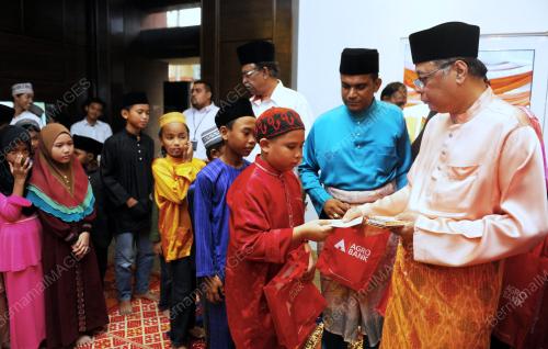 NS10_13072015_ISMAIL_BERBUKA