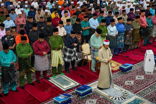 TUANKU MUHRIZ TUANKU MUNAWIR