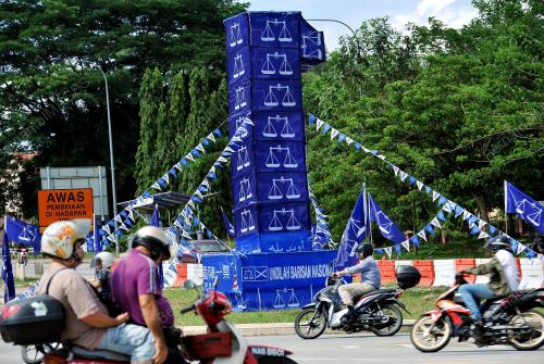 NS10_18042013_BENDERA