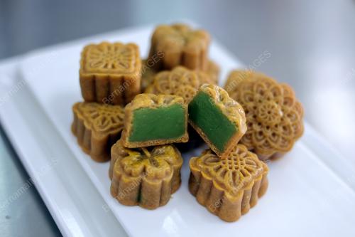 KUIH BULAN