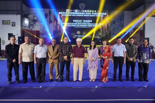 TUANKU MUHRIZ TUANKU MUNAWIR