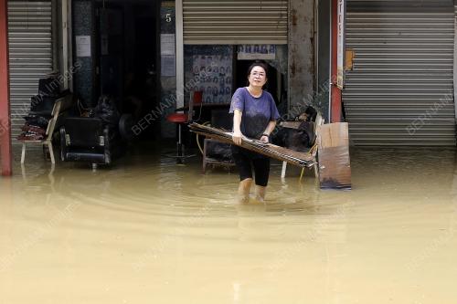 BANJIR LINGGI