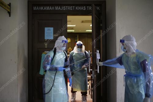 PROSES SANITASI DI KOMPLEKS MAHKAMAH SEREMBAN