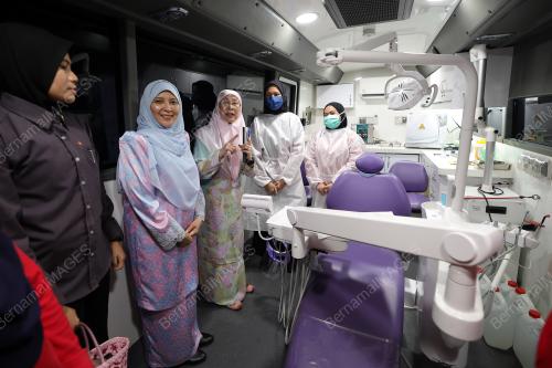 DATUK SERI DR WAN AZIZAH WAN ISMAIL