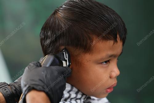 PERKHIDMATAN GUNTING RAMBUT PERCUMA RELA