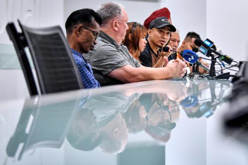 DATUK AZIZULHASNI AWANG