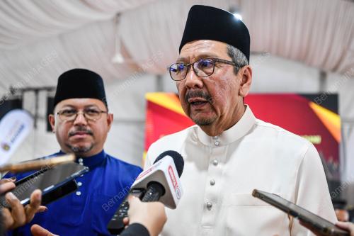 TAN SRI WAN AHMAD DAHLAN ABDUL AZIZ