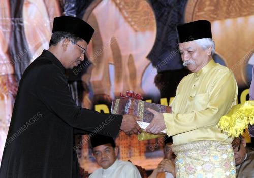 TUANKU MUHRIZ IBNI ALMARHUM TUANKU MUNAWIR
