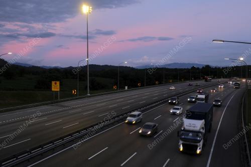 TINJAUAN ALIRAN TRAFIK LEBUHRAYA PLUS