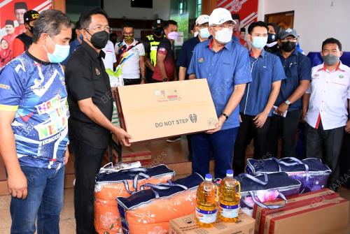 DATUK SERI MAHDZIR KHALID