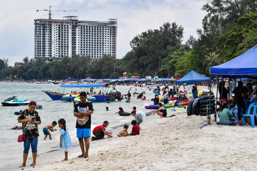 RIADAH PANTAI PERANGINAN