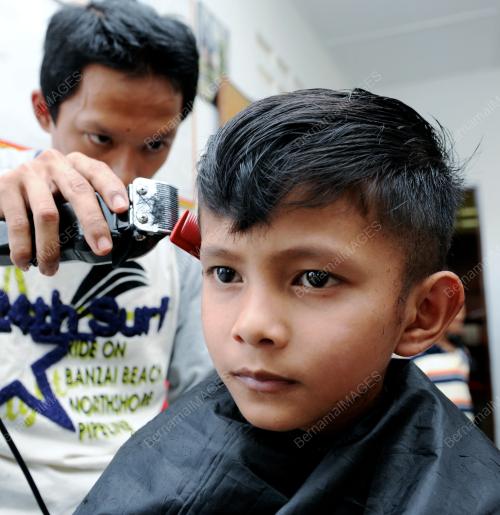NS11_01012012_GUNTING_RAMBUT