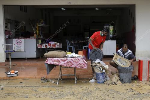 PREMIS PERNIAGAAN DI RANTAU TERJEJAS AKIBAT BANJIR