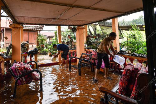 BANJIR KILAT KAMPUNG TELUK KEMANG