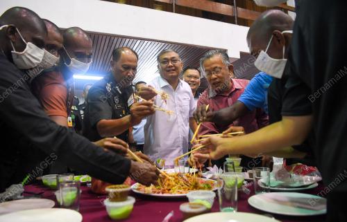 DATUK SERI DR SHAMSUL ANUAR NASARAH