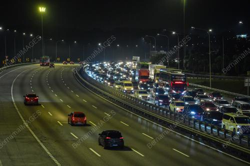 KESESAKAN DI LEBUHRAYA PLUS UTARA-SELATAN