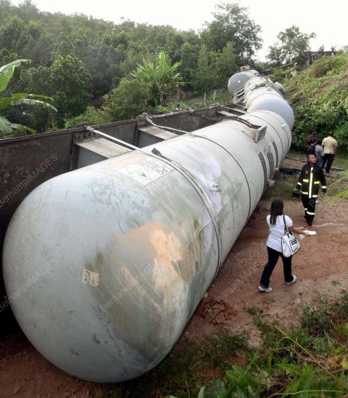KERETAPI TERGELINCIR